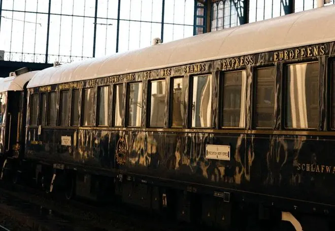 Luxuszug am Bahnhof