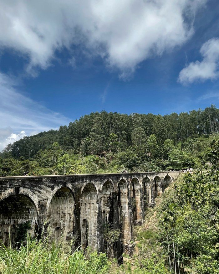 Nine Arches Bridge bei Ella im Hochland von Sri Lanka